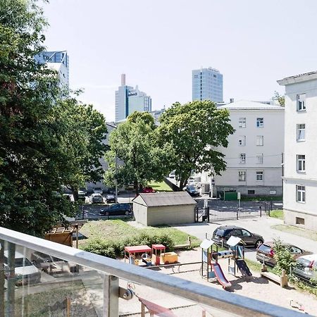 Central Apartments, Quiet With Free Parking And Ac. 塔林 外观 照片