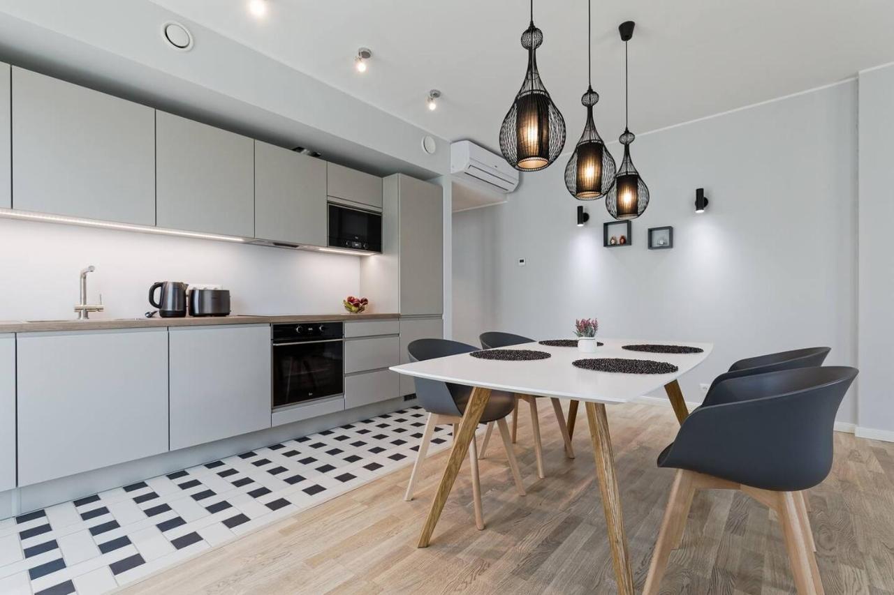 Central Apartments, Quiet With Free Parking And Ac. 塔林 外观 照片