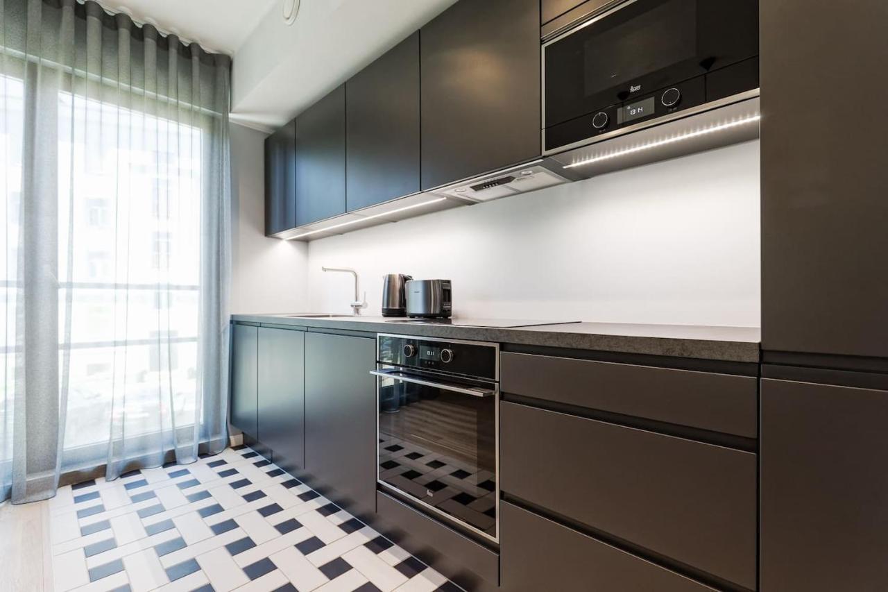 Central Apartments, Quiet With Free Parking And Ac. 塔林 外观 照片
