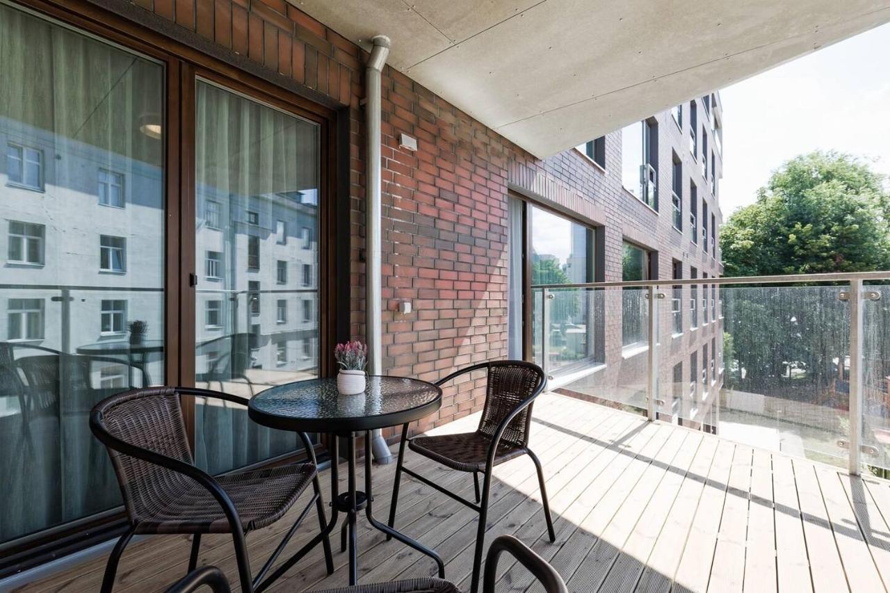 Central Apartments, Quiet With Free Parking And Ac. 塔林 外观 照片