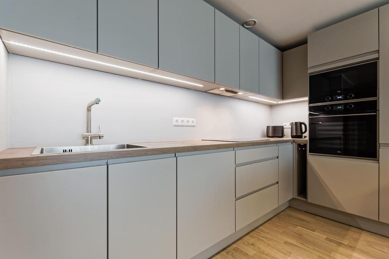 Central Apartments, Quiet With Free Parking And Ac. 塔林 外观 照片
