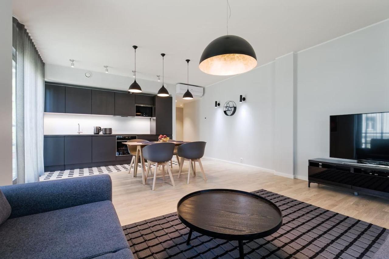 Central Apartments, Quiet With Free Parking And Ac. 塔林 外观 照片