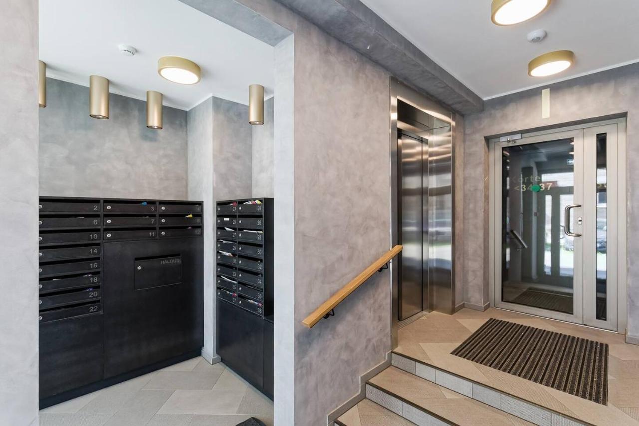 Central Apartments, Quiet With Free Parking And Ac. 塔林 外观 照片
