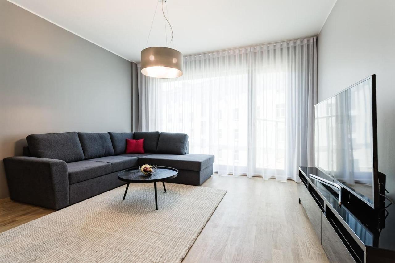Central Apartments, Quiet With Free Parking And Ac. 塔林 外观 照片