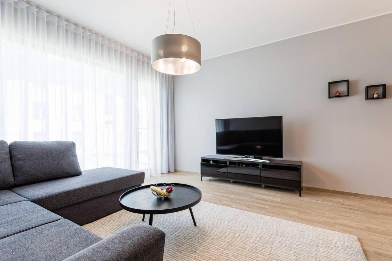 Central Apartments, Quiet With Free Parking And Ac. 塔林 外观 照片