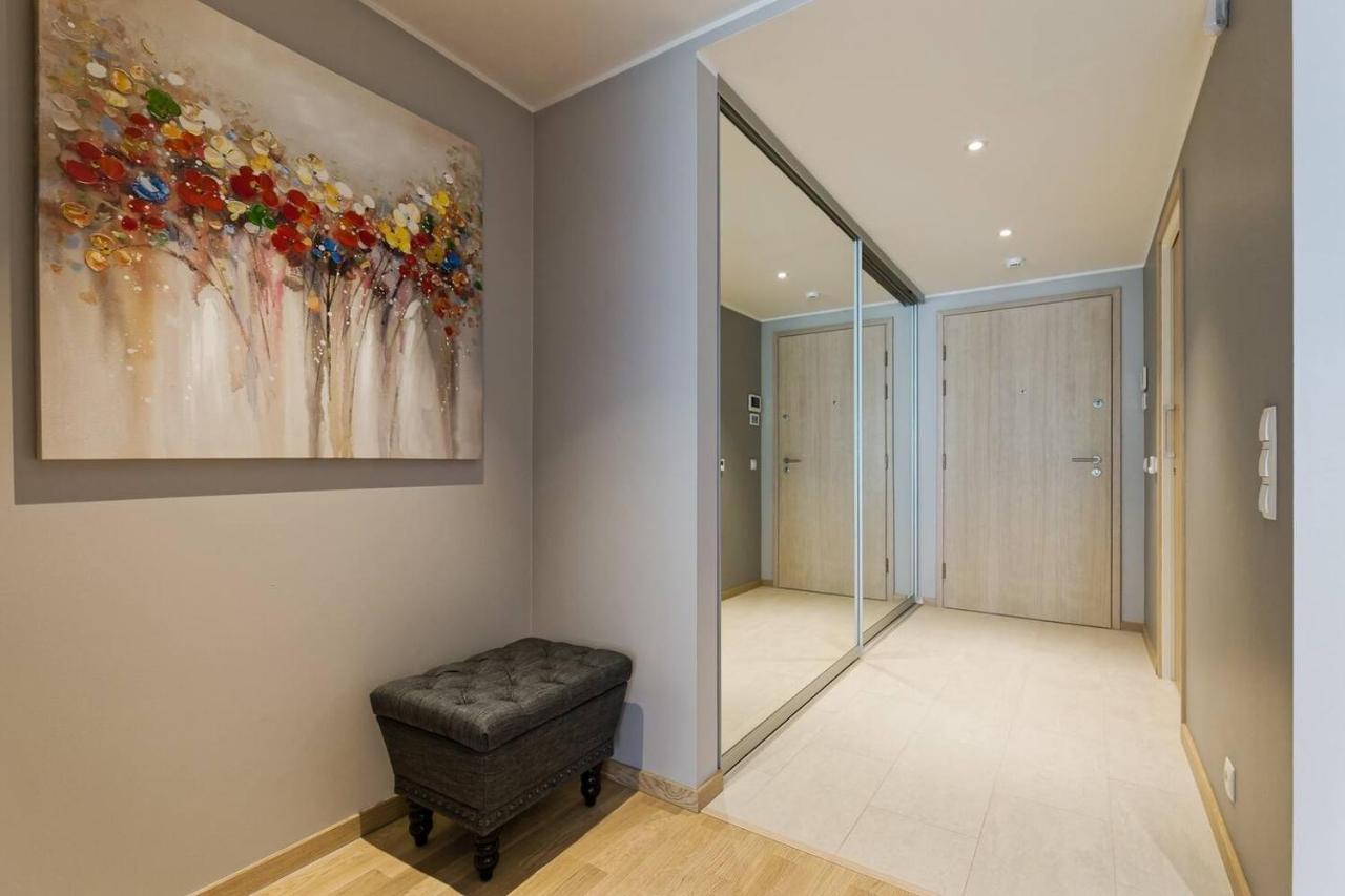 Central Apartments, Quiet With Free Parking And Ac. 塔林 外观 照片