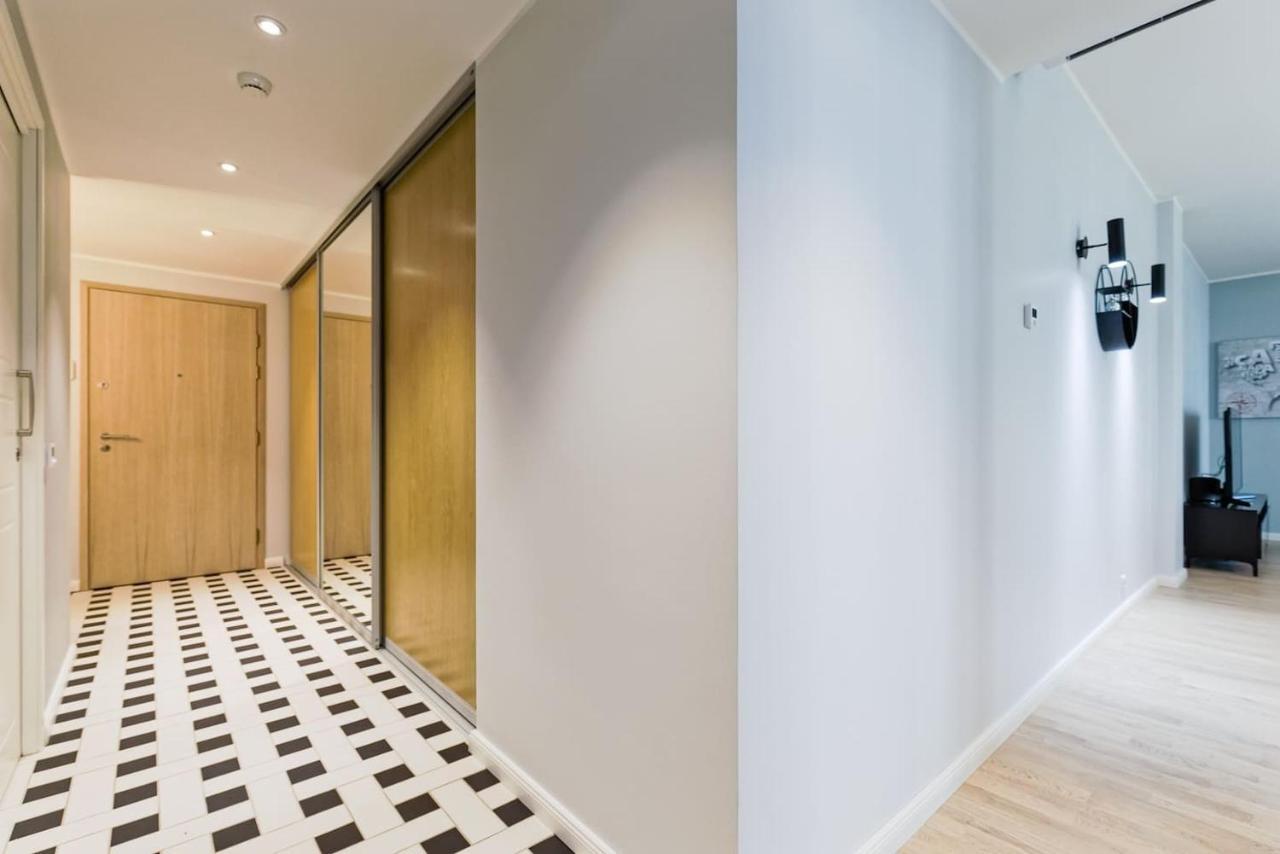 Central Apartments, Quiet With Free Parking And Ac. 塔林 外观 照片