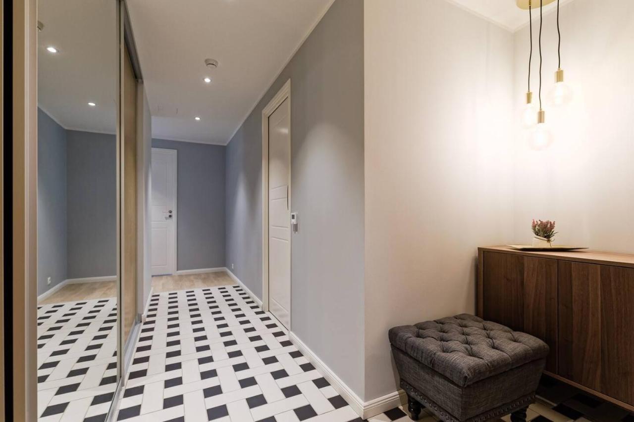 Central Apartments, Quiet With Free Parking And Ac. 塔林 外观 照片
